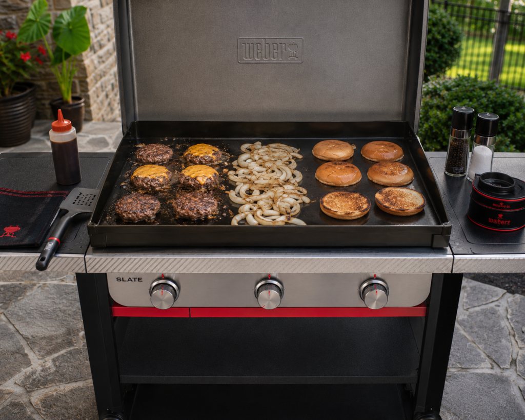 Three-burner griddle with separate temperature zones
